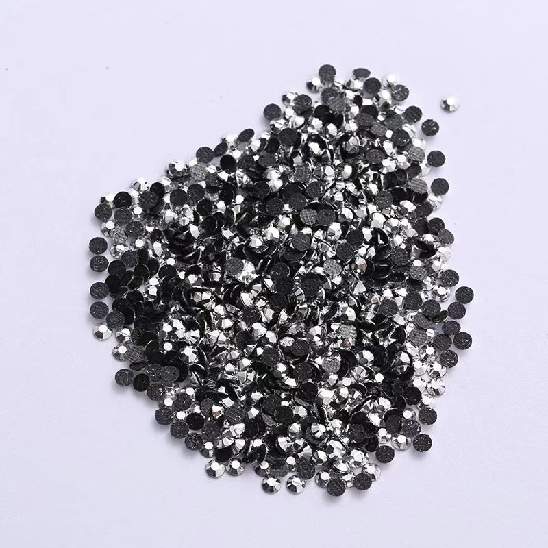 Hot Stamping Adhesive Resin Flatback Crystal Rhinestone 2mm/3mm/4mm Round Motif in Gold Silver Black 5mm Size for Shoe Repair