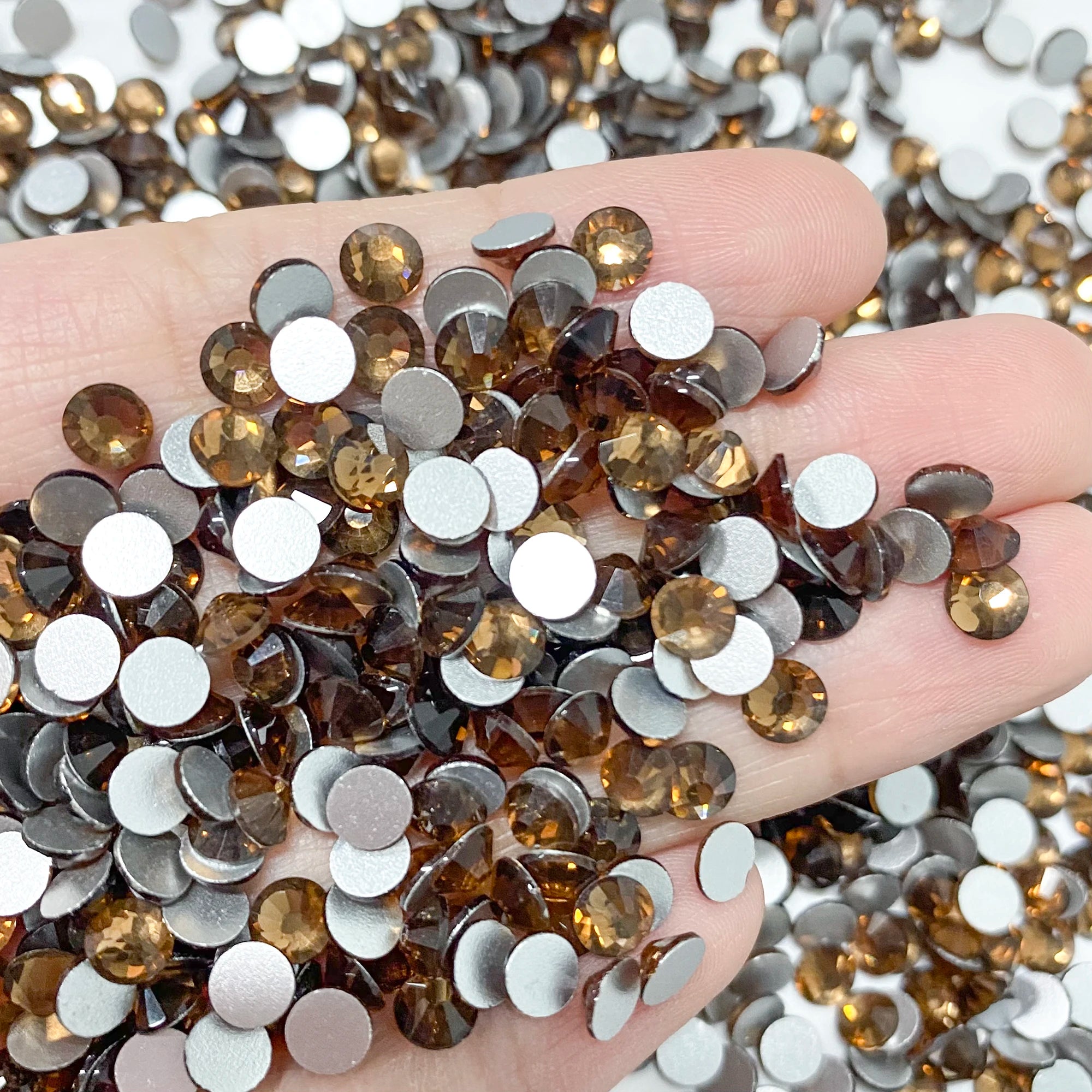 Factory Wholesale SS3-SS20 Rhinestones Colorful Non Hot-Fix Round Glitter Crystal Flatback Rhinestone 3D Nail Art Decorations