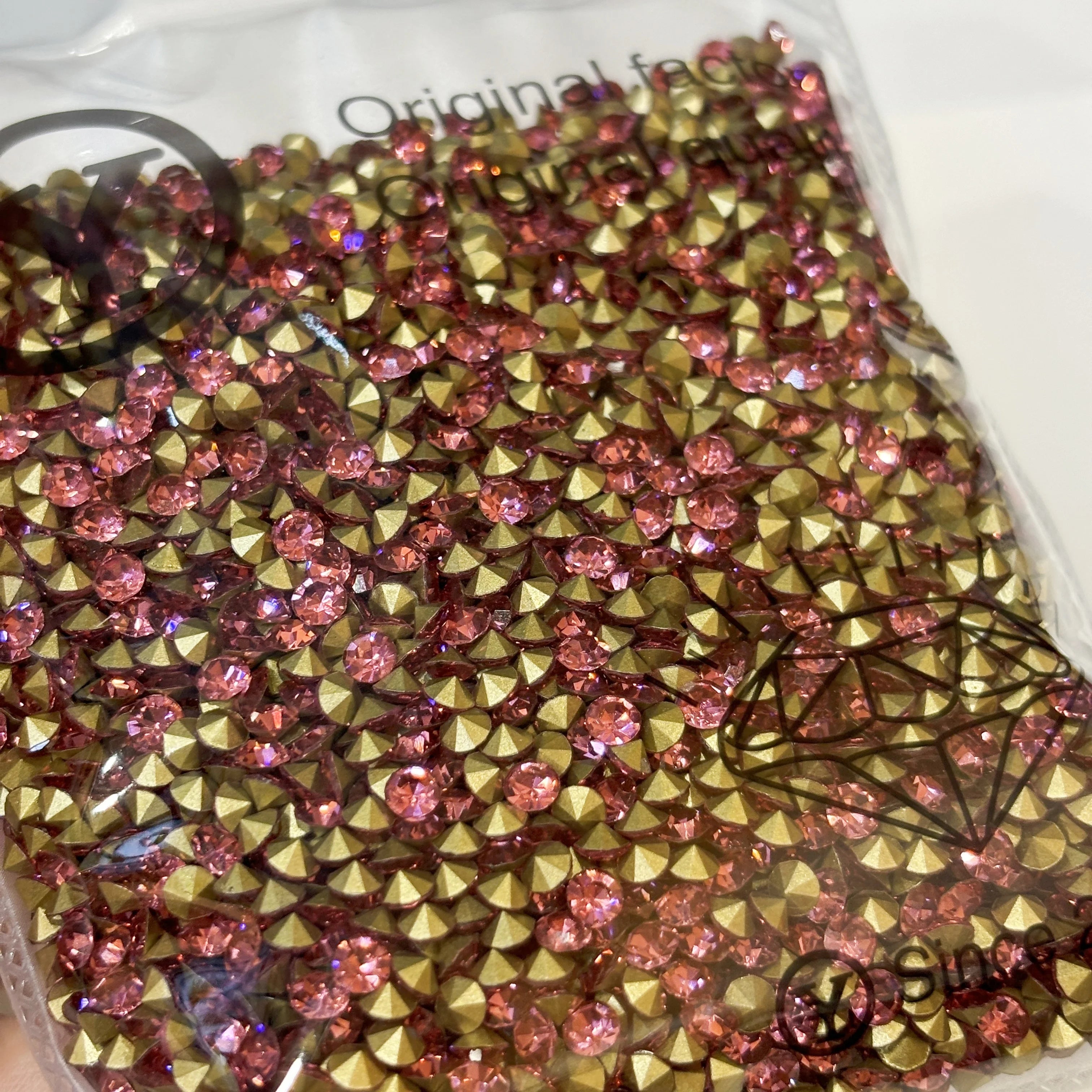 SS6-SS16 Round Glass Crystal Loose Rhinestones in Bulk for Bags and Clothing Decoration Rhinestone