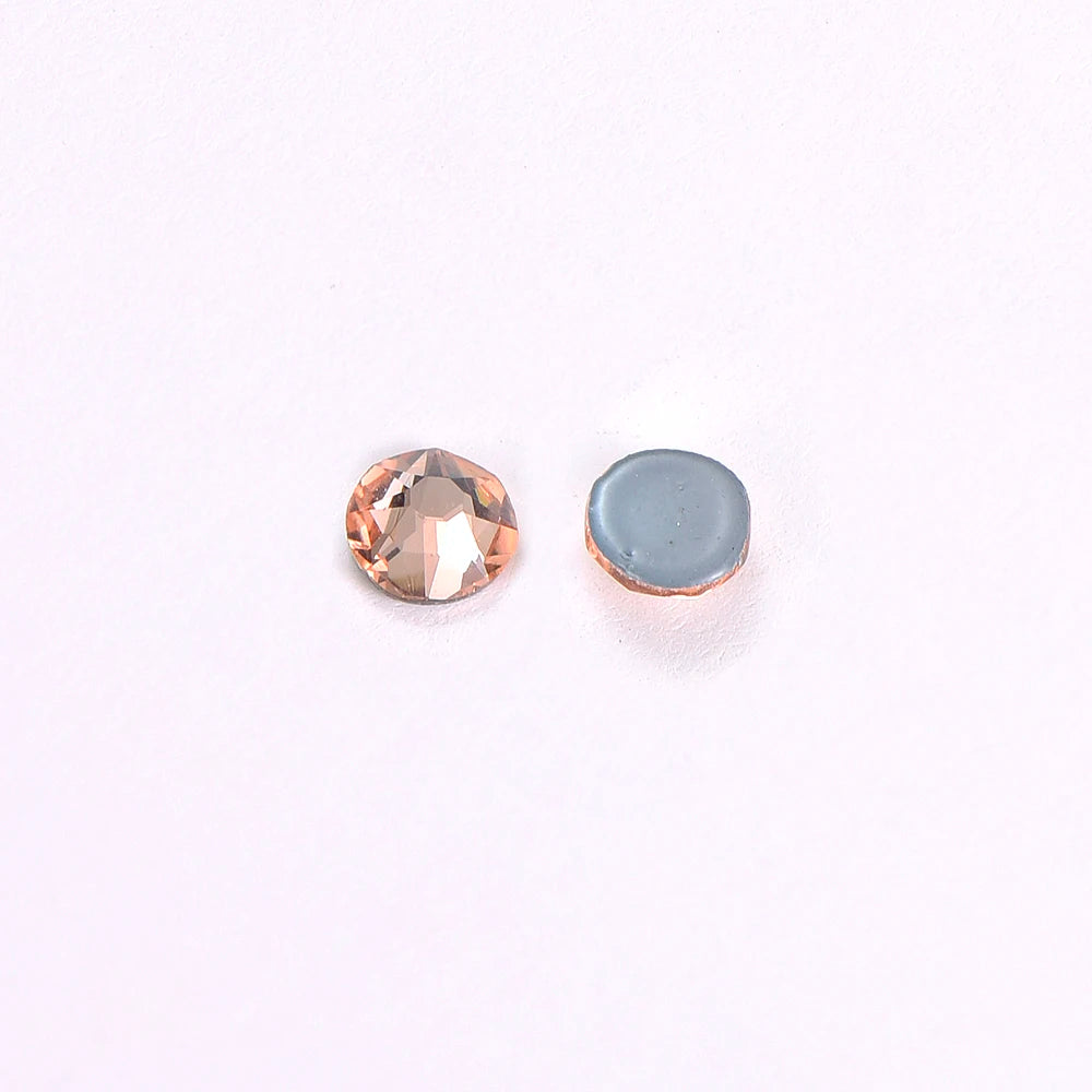 Wholesale Crystal 70 Colors 8 Big and 8 Small Rhinestones Bulk Hot Fix Glass Rhinestone Iron on Garments Dercorations