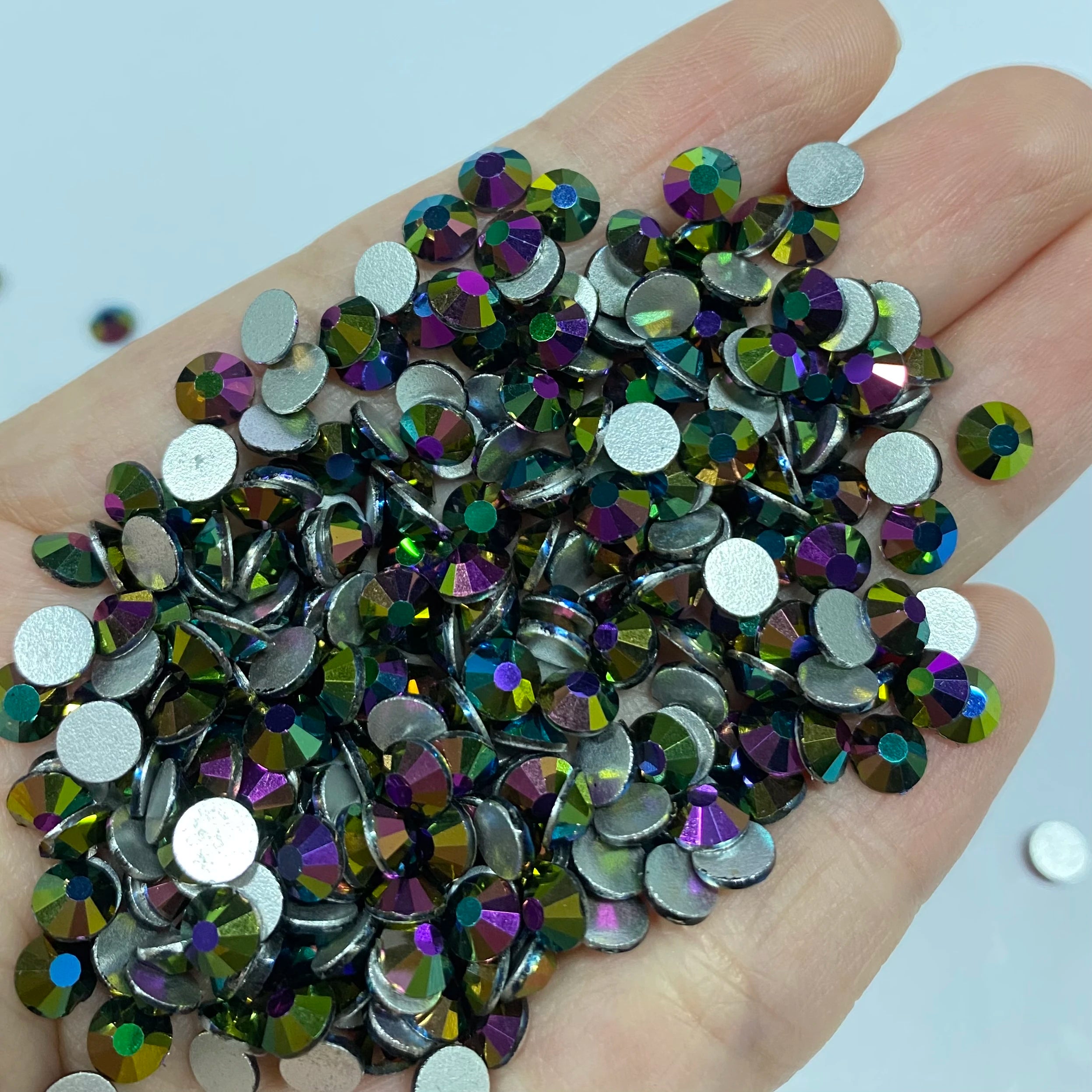 Factory Wholesale SS3 SS4 SS5 SS6 SS8 SS10 SS12 SS16 SS20 Green Magic Crystal Rhinestone Bulk Glass  for Jewelry