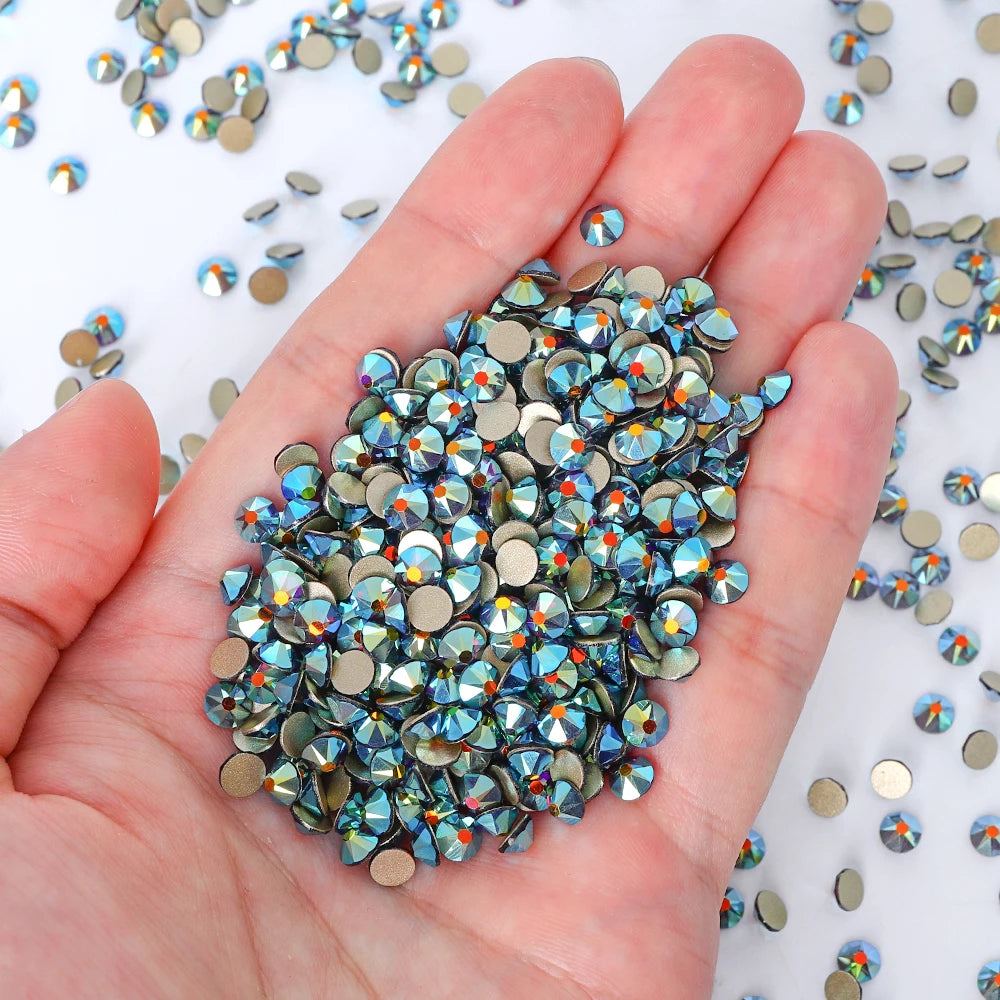 Wholesale 16 Cut Facets Nail Rhinestones Bulk Bling Glitter 2088 Crystal Non-Hotfix Flat Back Glass in Christmas Colors