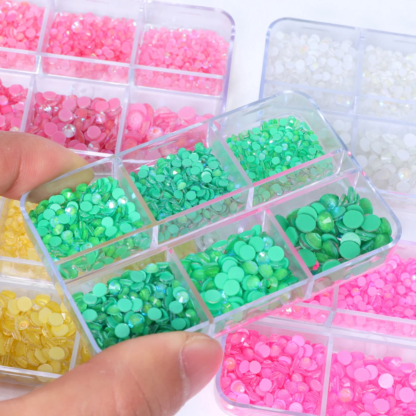 QIYI Wholesale Rhinestones Bulk 6 Grid Box Mocha SS6-SS20 Nail Charms Glass Crystal Manicure Accessories Nail Art