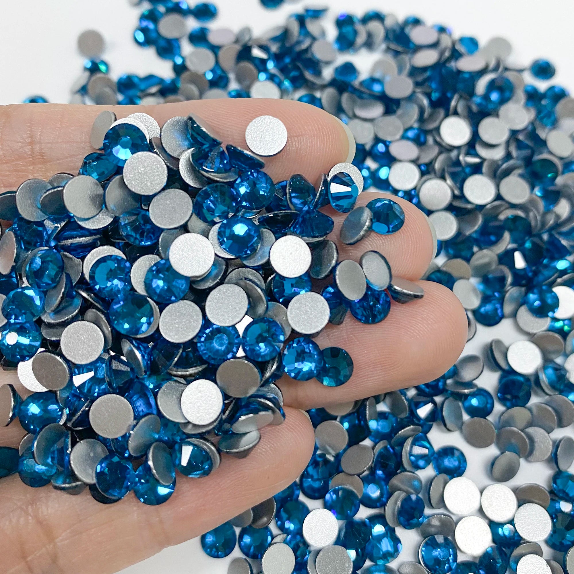 Factory Wholesale SS3-SS20 Rhinestones Colorful Non Hot-Fix Round Glitter Crystal Flatback Rhinestone 3D Nail Art Decorations