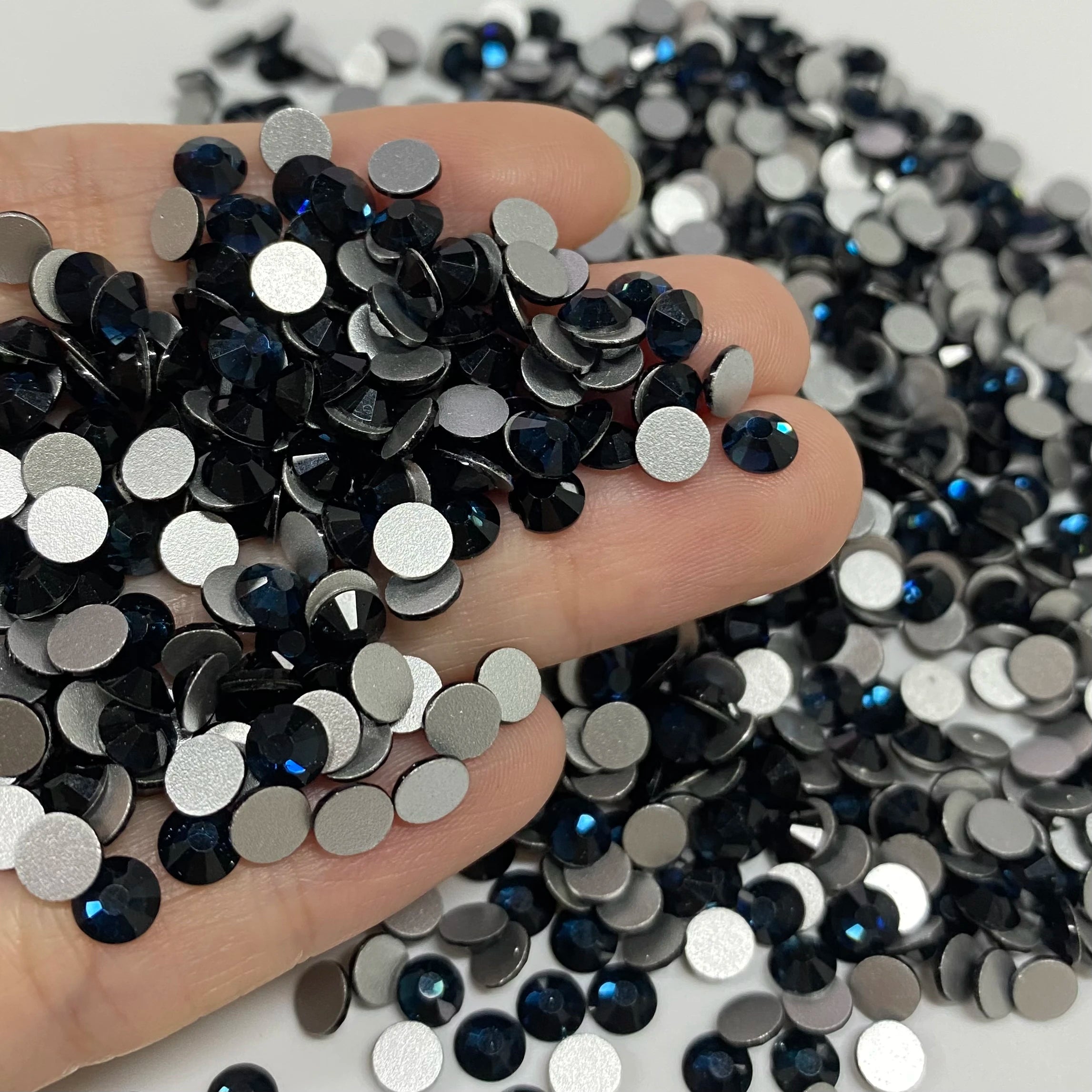 Factory Wholesale SS3-SS20 Rhinestones Colorful Non Hot-Fix Round Glitter Crystal Flatback Rhinestone 3D Nail Art Decorations