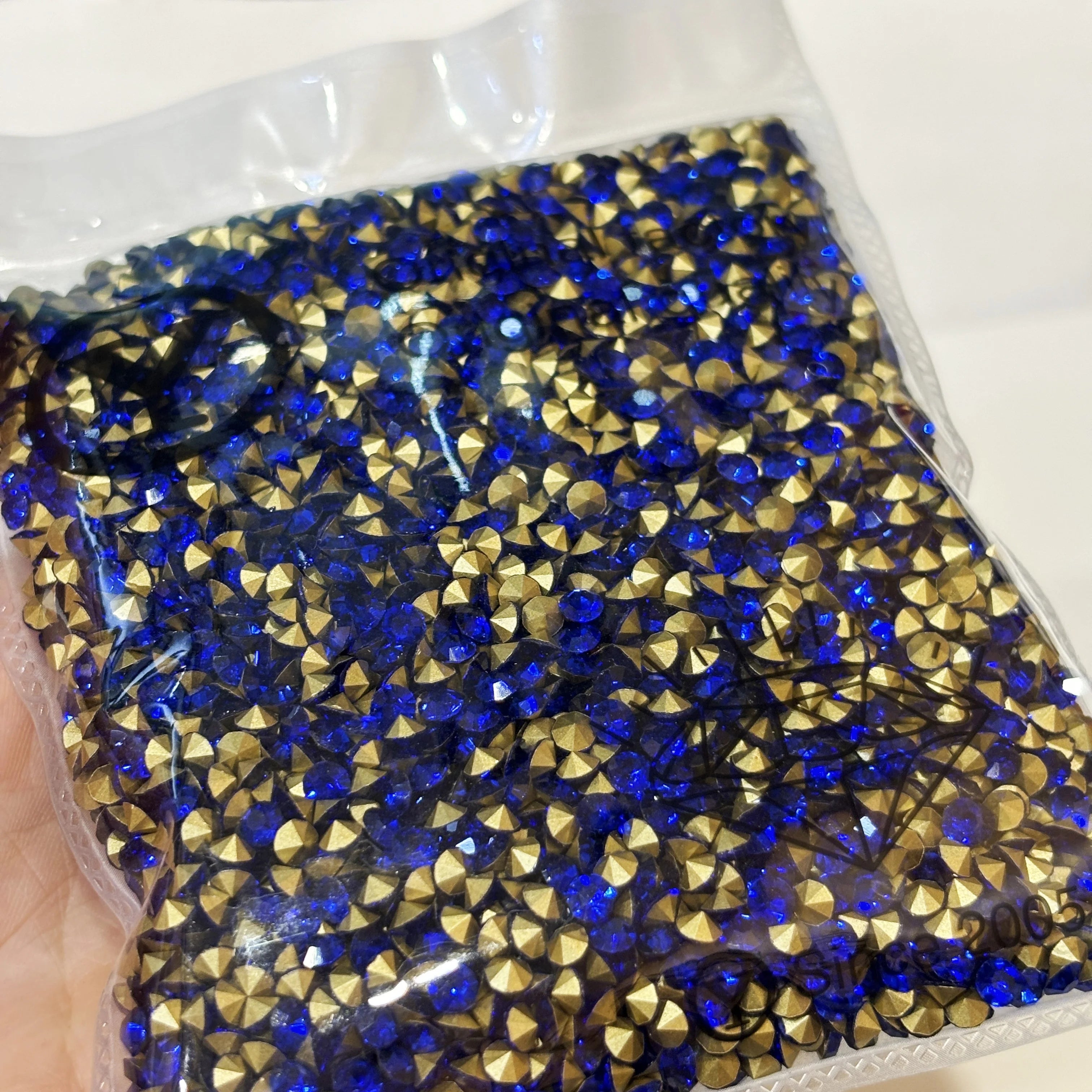 SS6-SS16 Round Glass Crystal Loose Rhinestones in Bulk for Bags and Clothing Decoration Rhinestone
