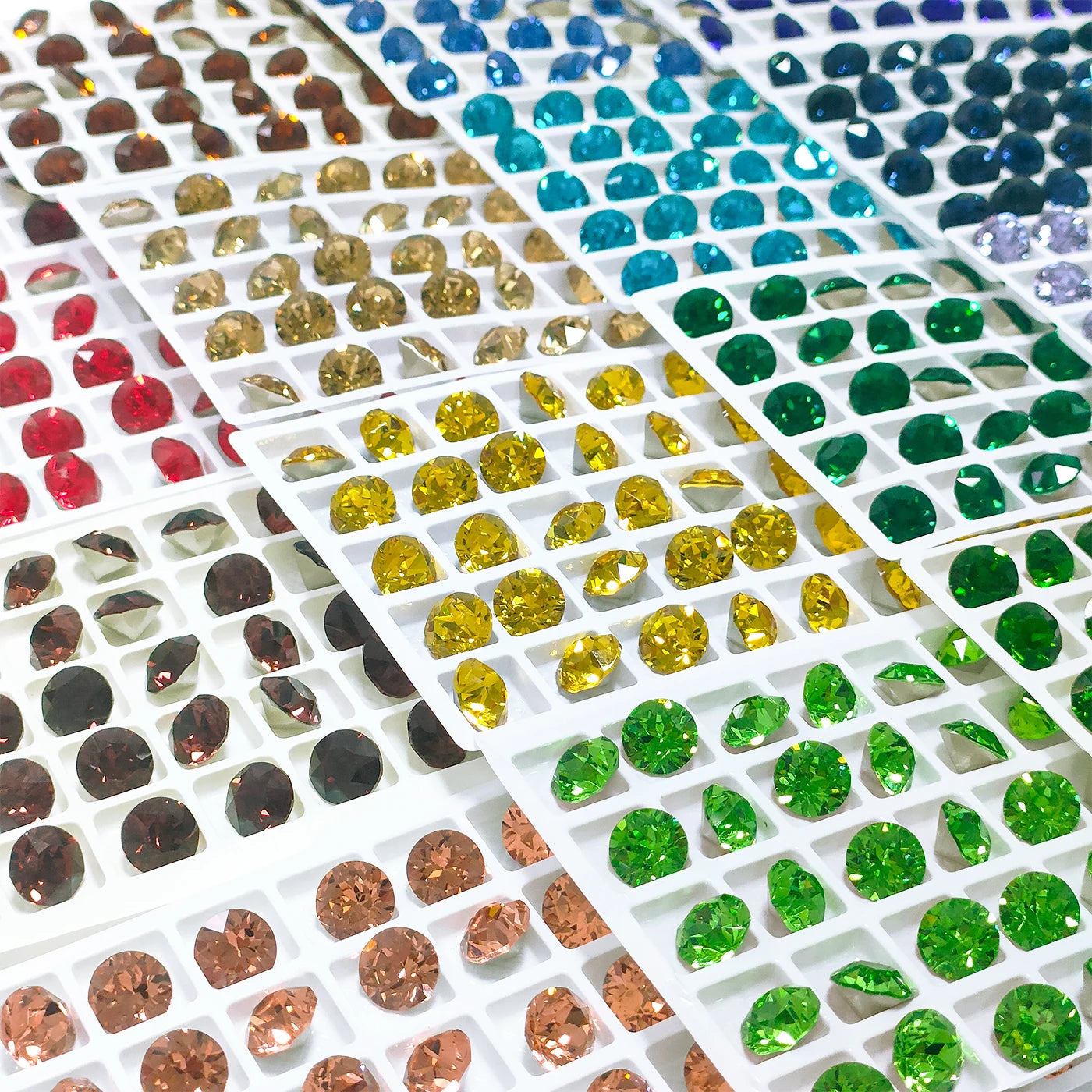 QIYI 2024 Fashion Wholesale Clear Colors Shimmer Luxury Top Quality K9 XIRIUS Chaton Pointback Rhinestone for DIY Garments