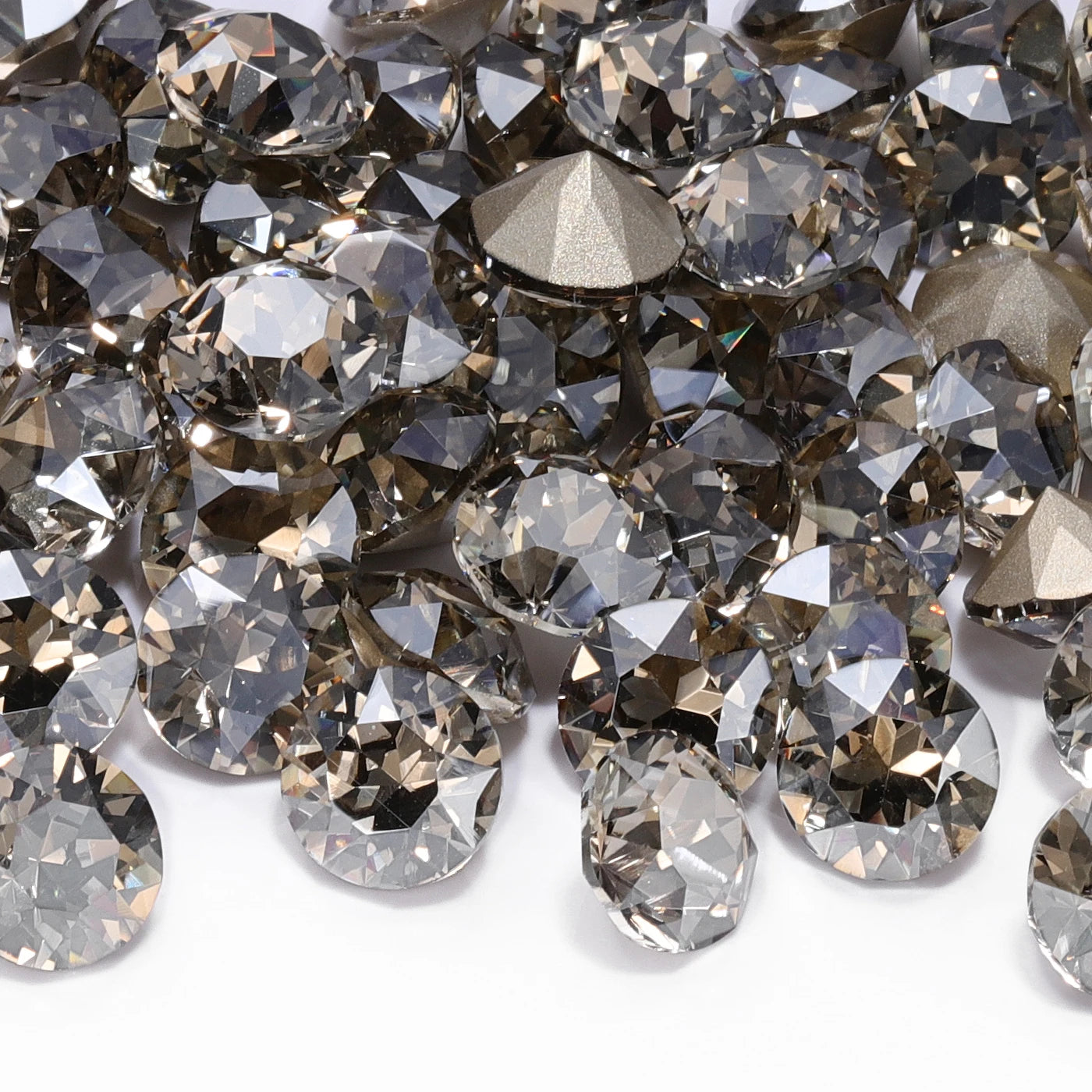 QIYI High Quality Factory Wholesale 200+ Colors Trendy Shimmer Luxury K9 XIRIUS Chaton Pointback Rhinestone for Decoration Cloth