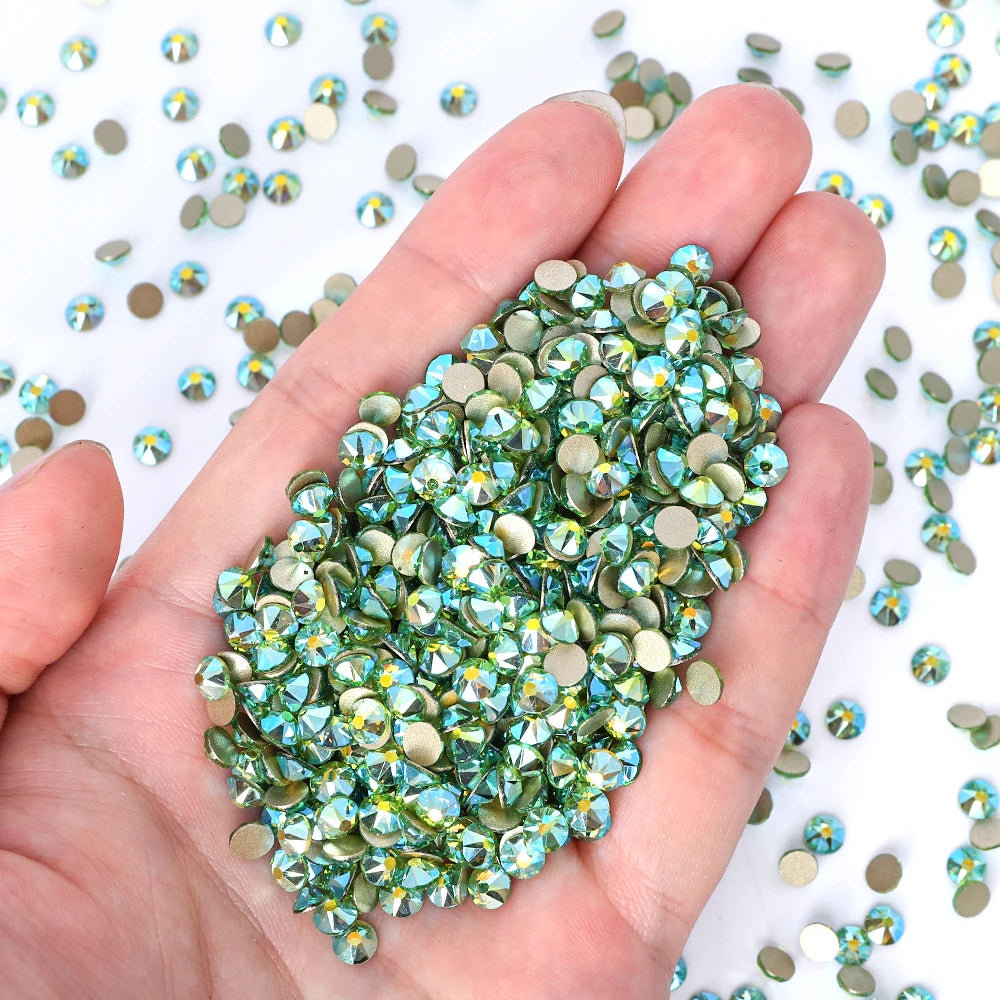 Wholesale 16 Cut Facets Nail Rhinestones Bulk Bling Glitter 2088 Crystal Non-Hotfix Flat Back Glass in Christmas Colors