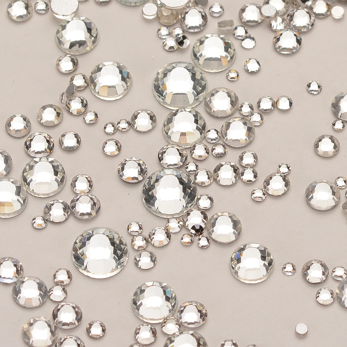QIYI Rhinestone Mix Sizes Gems Charms Nail Art Rhinestones for Designs Flat Back Crystal High Quality Wholesale 3D Glass Silver