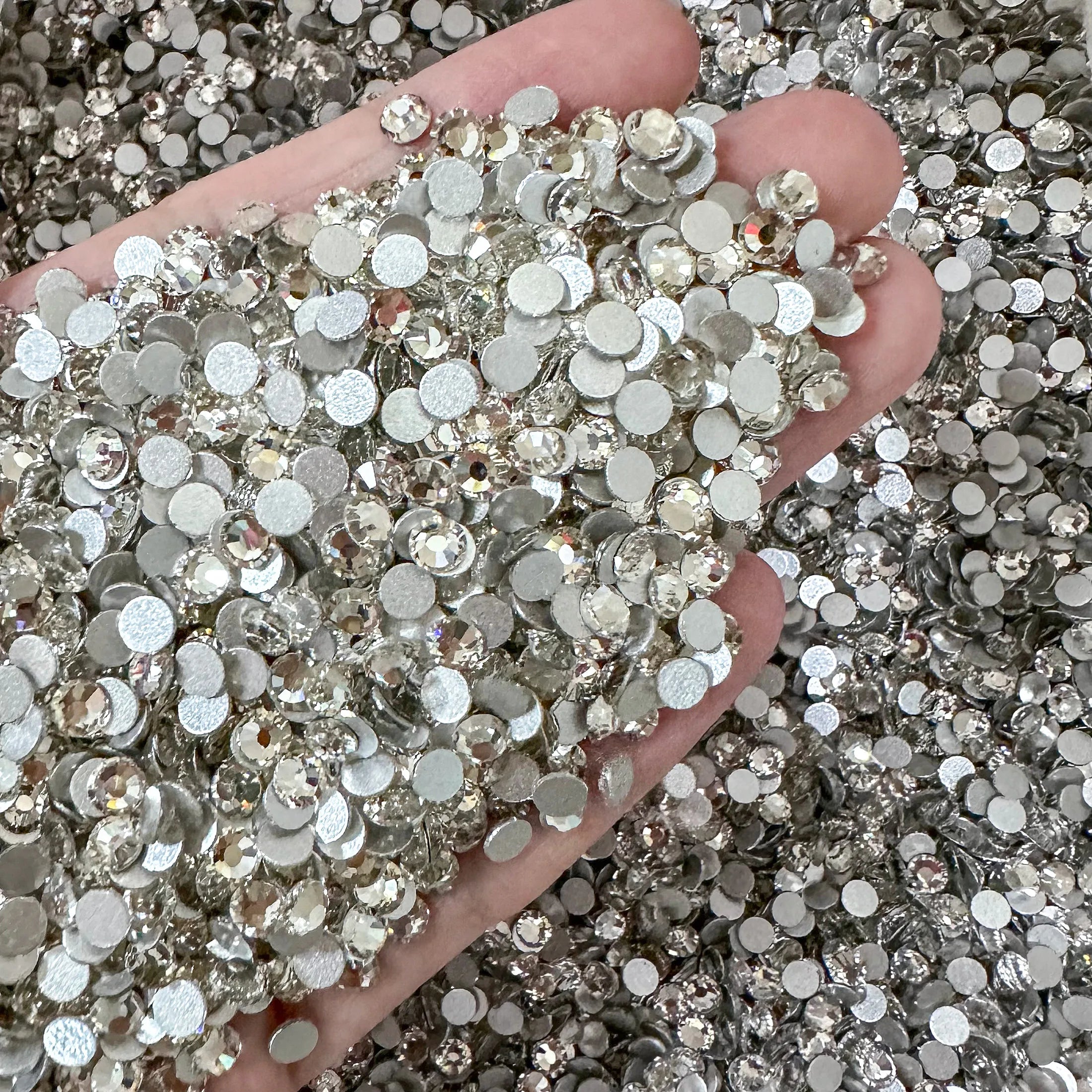 QIYI Wholesale 14400pcs Bulk Package Flatback Rhinestones Glitter Bling Glue on Luminous Rhinestones for Accessories