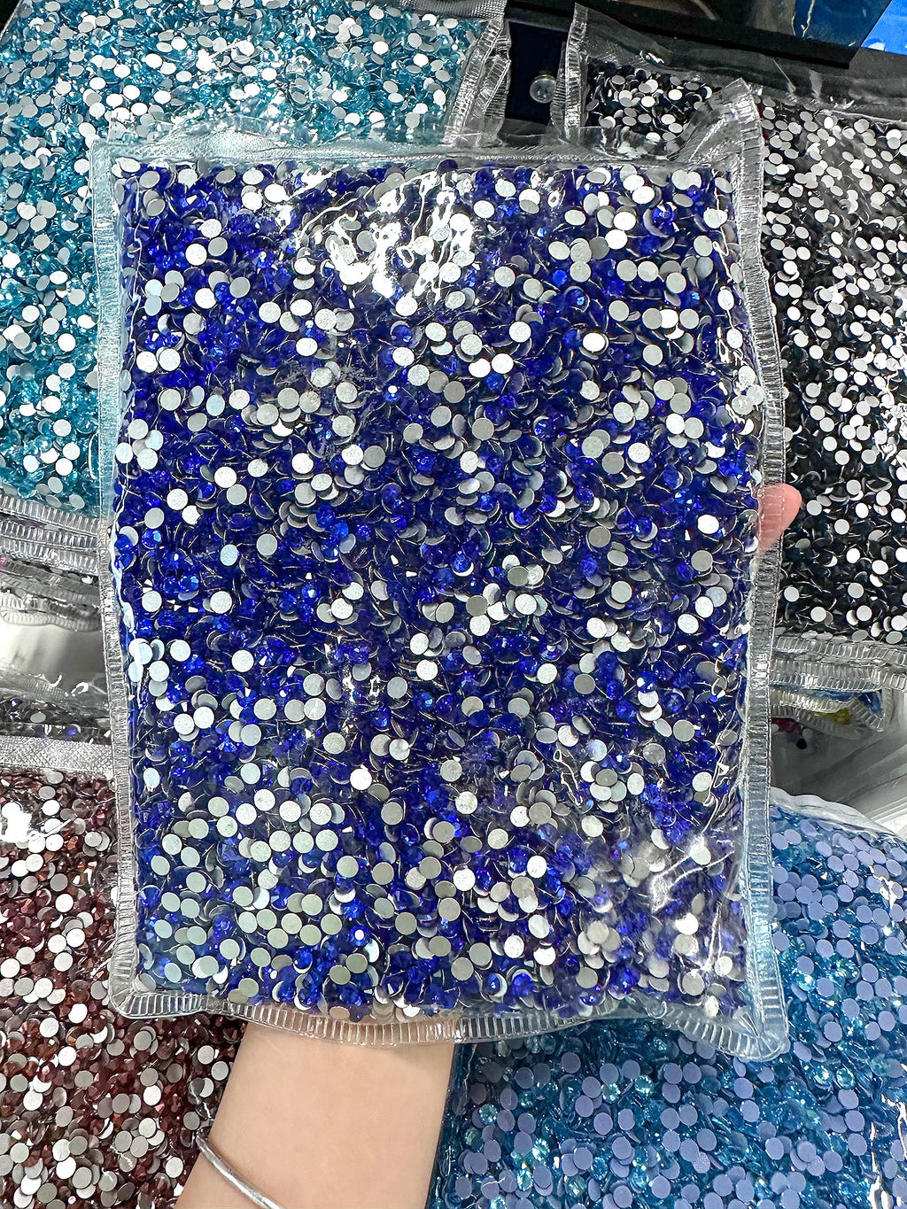QIYI Wholesale 14400pcs Bulk Package Flatback Rhinestones Glitter Bling Glue on Luminous Rhinestones for Accessories