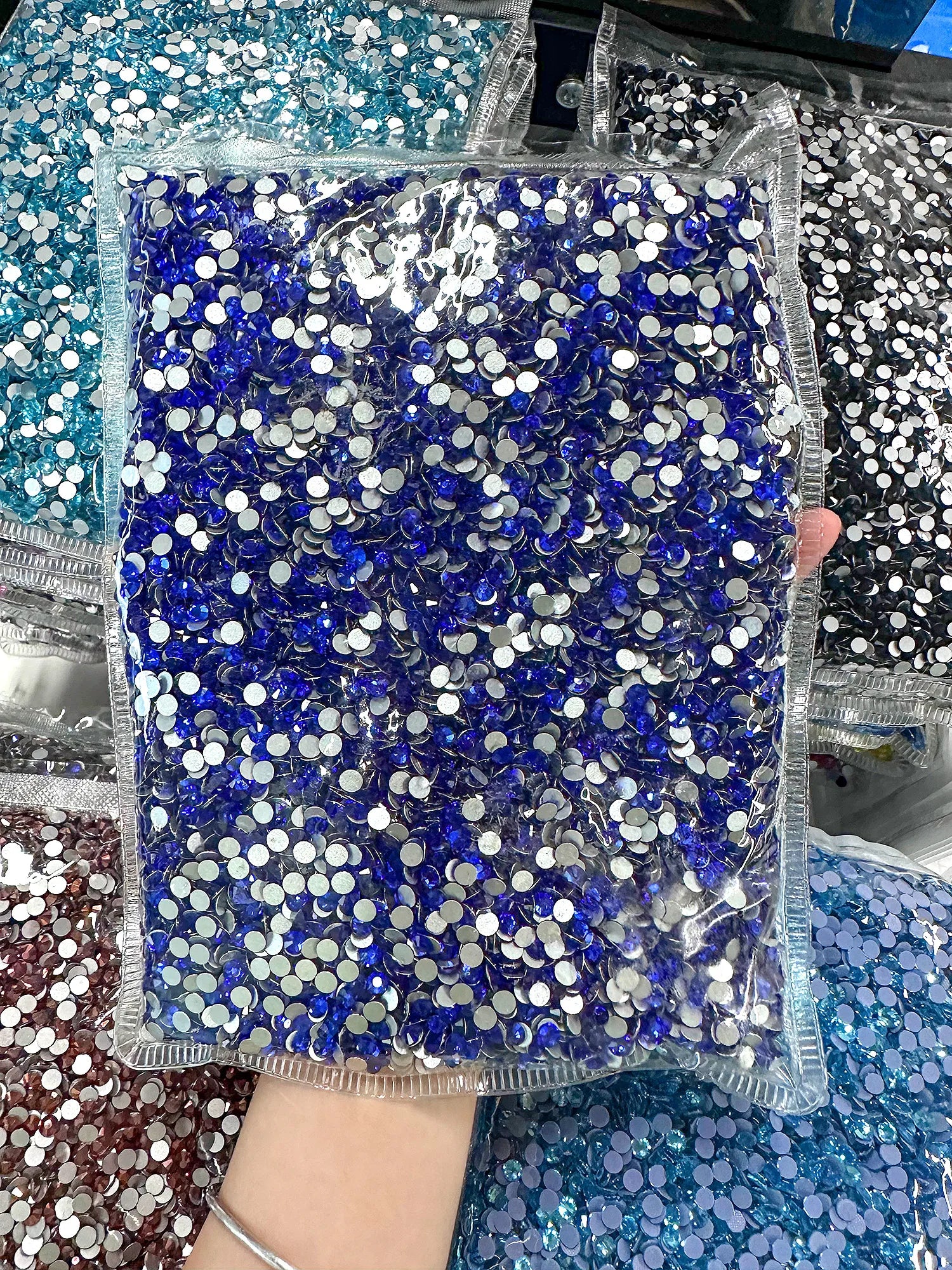 QIYI Wholesale 14400pcs Bulk Package Flatback Rhinestones Glitter Bling Glue on Luminous Rhinestones for Accessories