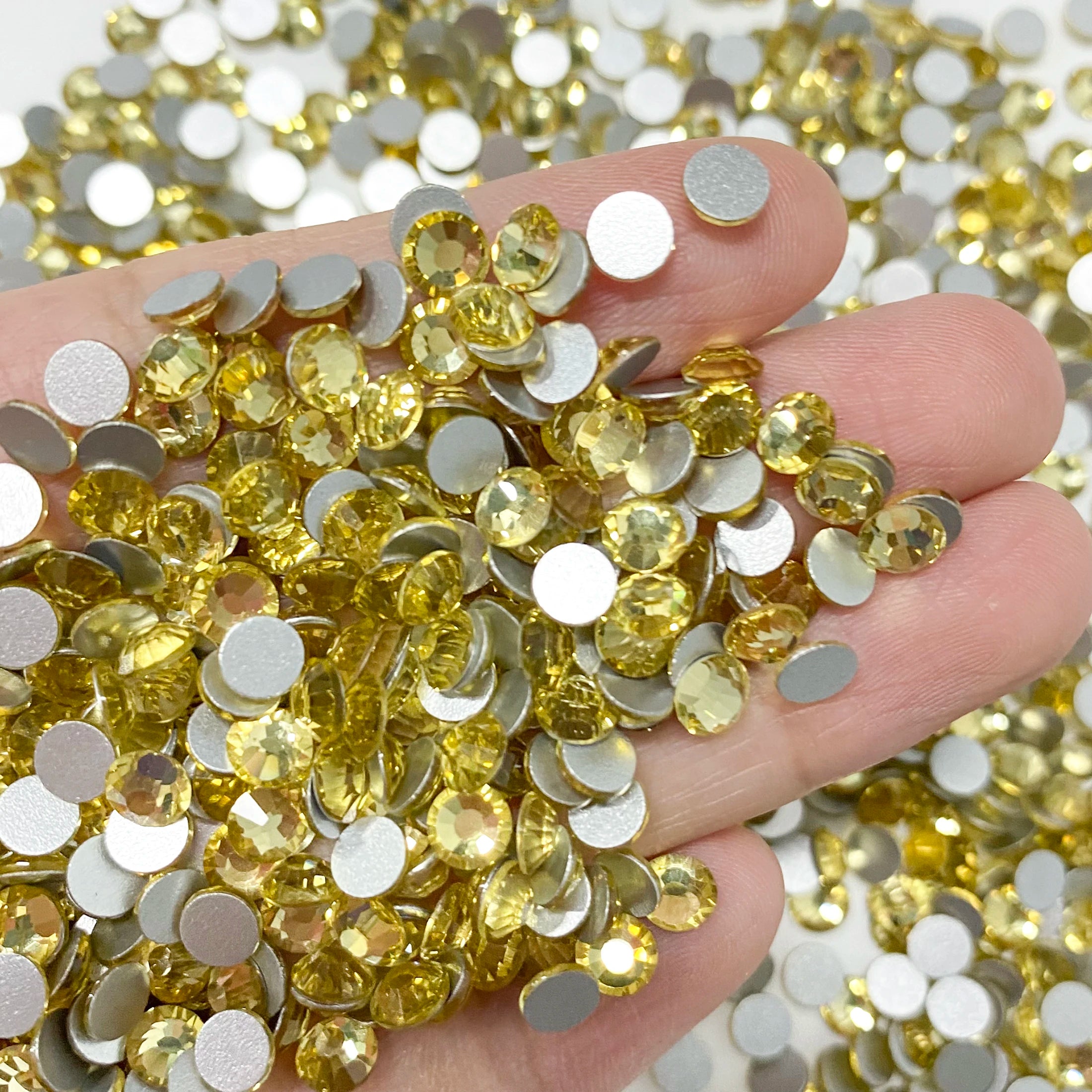 Factory Wholesale SS3-SS20 Rhinestones Colorful Non Hot-Fix Round Glitter Crystal Flatback Rhinestone 3D Nail Art Decorations