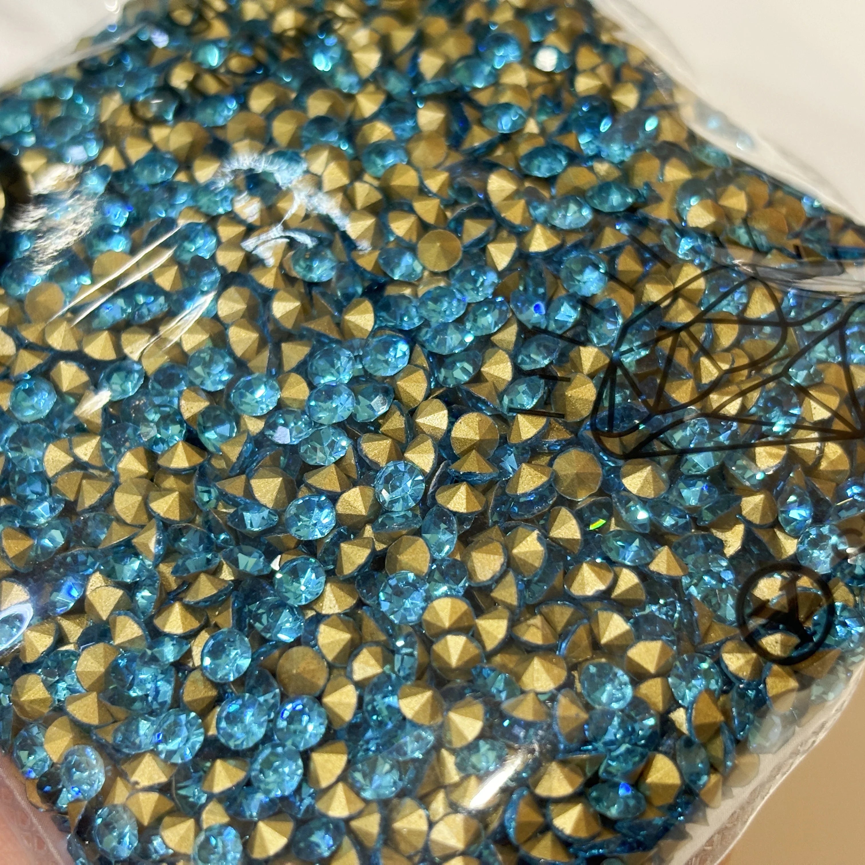 SS6-SS16 Round Glass Crystal Loose Rhinestones in Bulk for Bags and Clothing Decoration Rhinestone