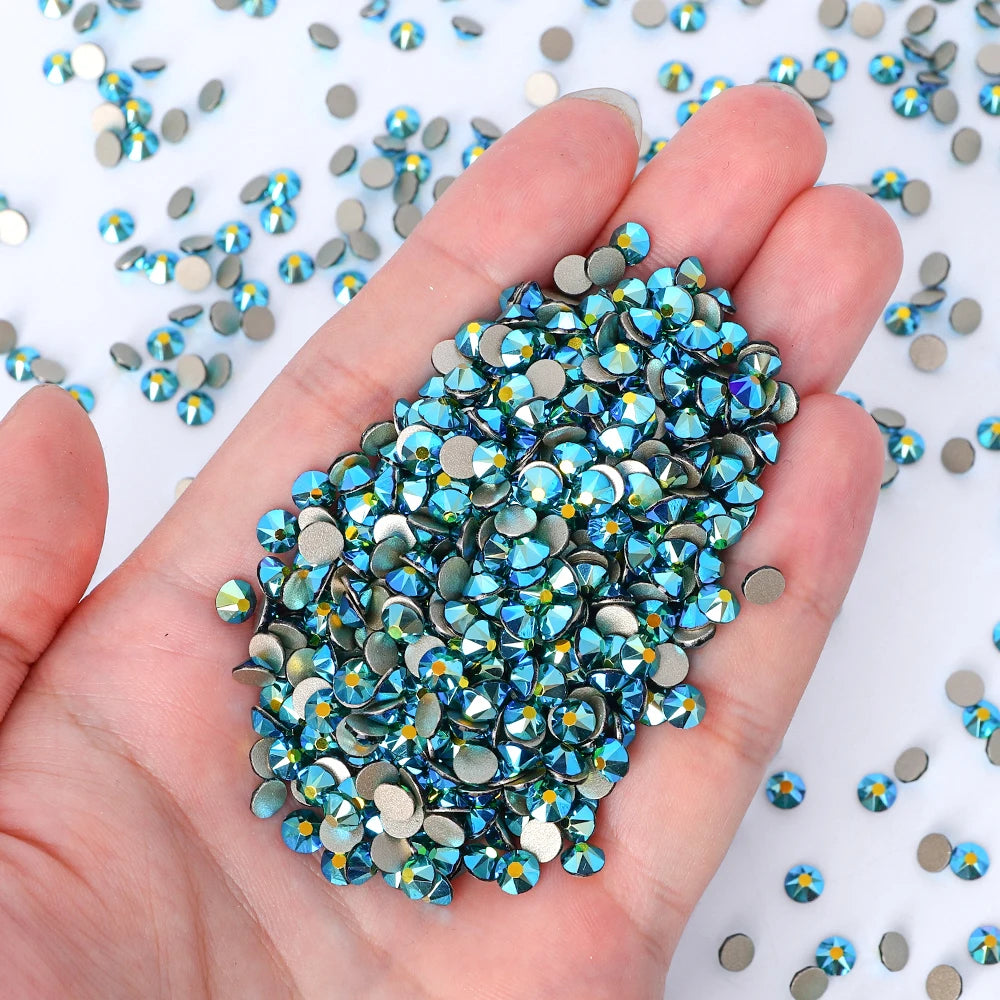 Wholesale 16 Cut Facets Nail Rhinestones Bulk Bling Glitter 2088 Crystal Non-Hotfix Flat Back Glass in Christmas Colors