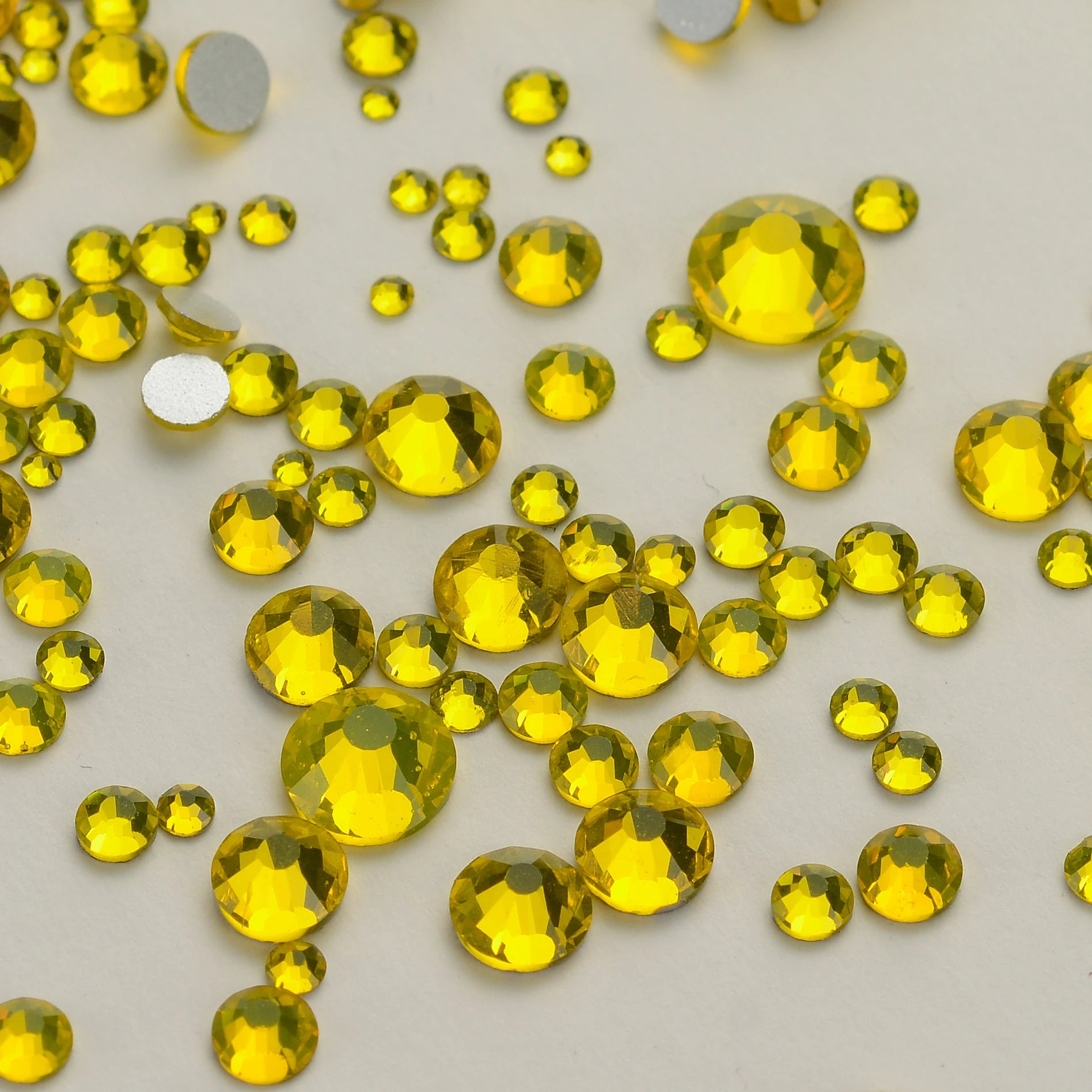 Wholesale Rhinestones Multi Sizes Colorful Non Hotfix Rhinestone Flat Back Nail Rhinestones for DIY Crafts