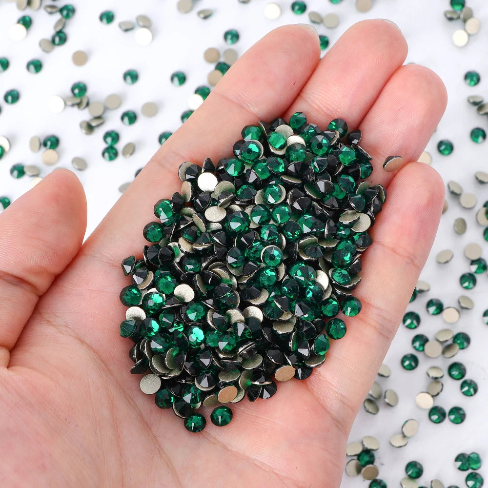 Wholesale 16 Cut Facets Nail Rhinestones Bulk Bling Glitter 2088 Crystal Non-Hotfix Flat Back Glass in Christmas Colors