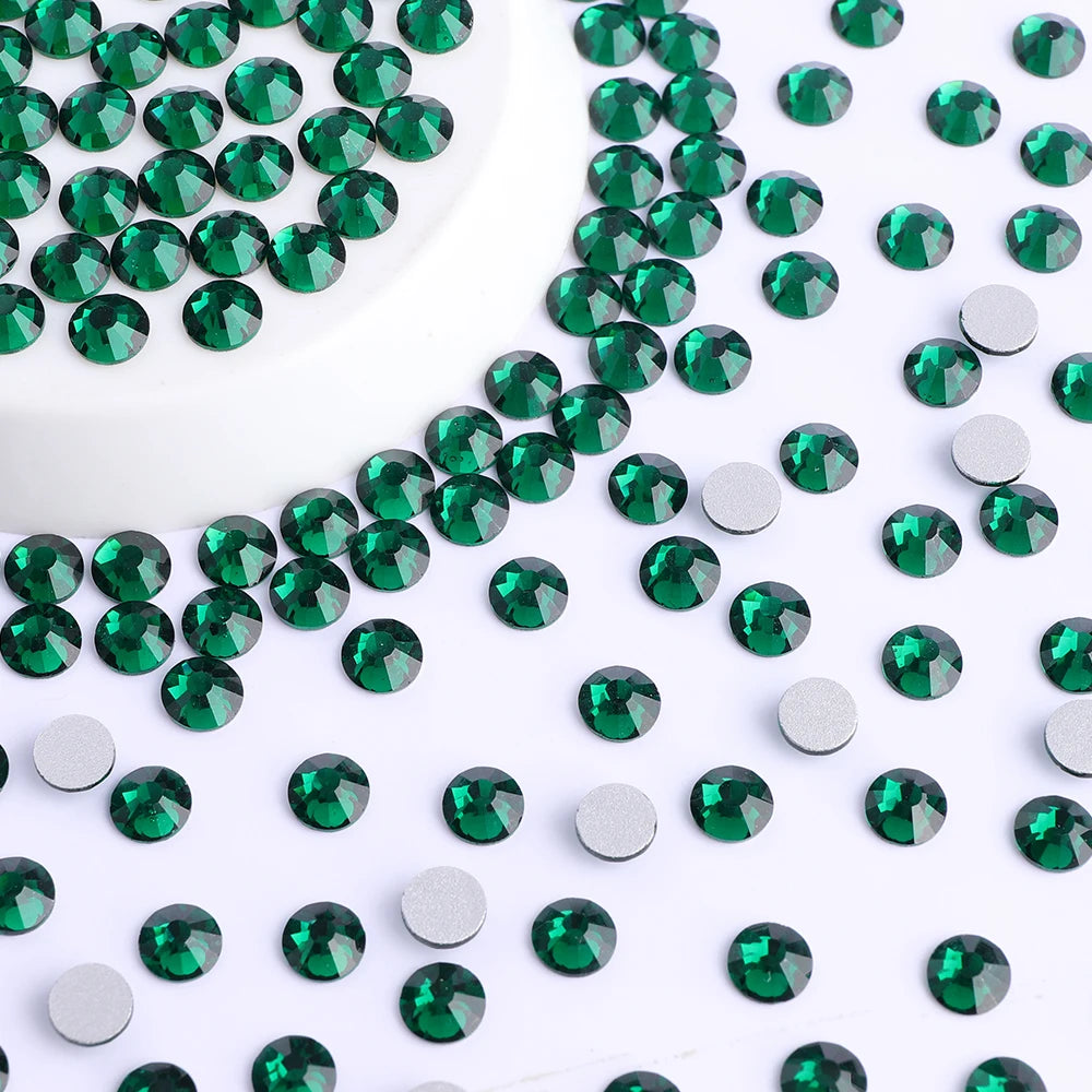 QIYI Hot Selling High Quality Multi Sizes Fashion Green Line Non Hofix Glass Flat Back Rhinestone for Decorate Garment Nail Art