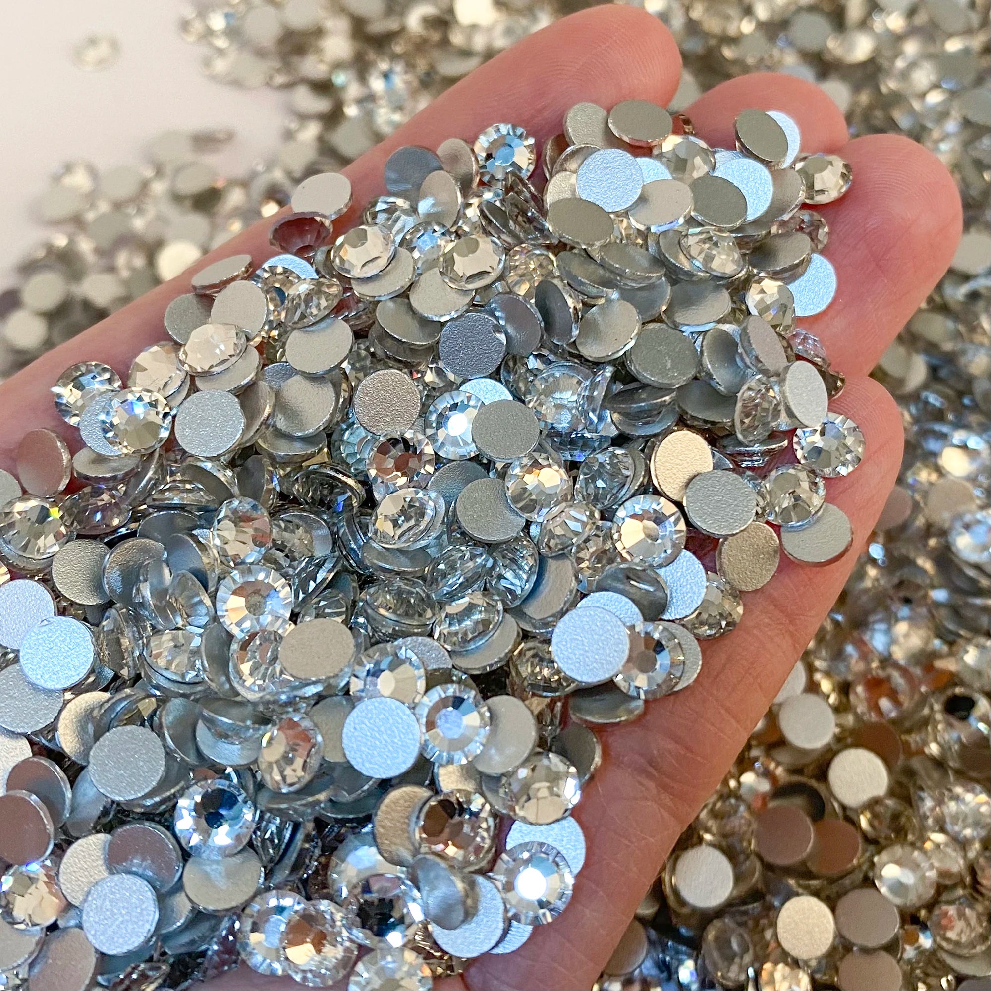 Factory Wholesale SS3-SS20 Rhinestones Colorful Non Hot-Fix Round Glitter Crystal Flatback Rhinestone 3D Nail Art Decorations