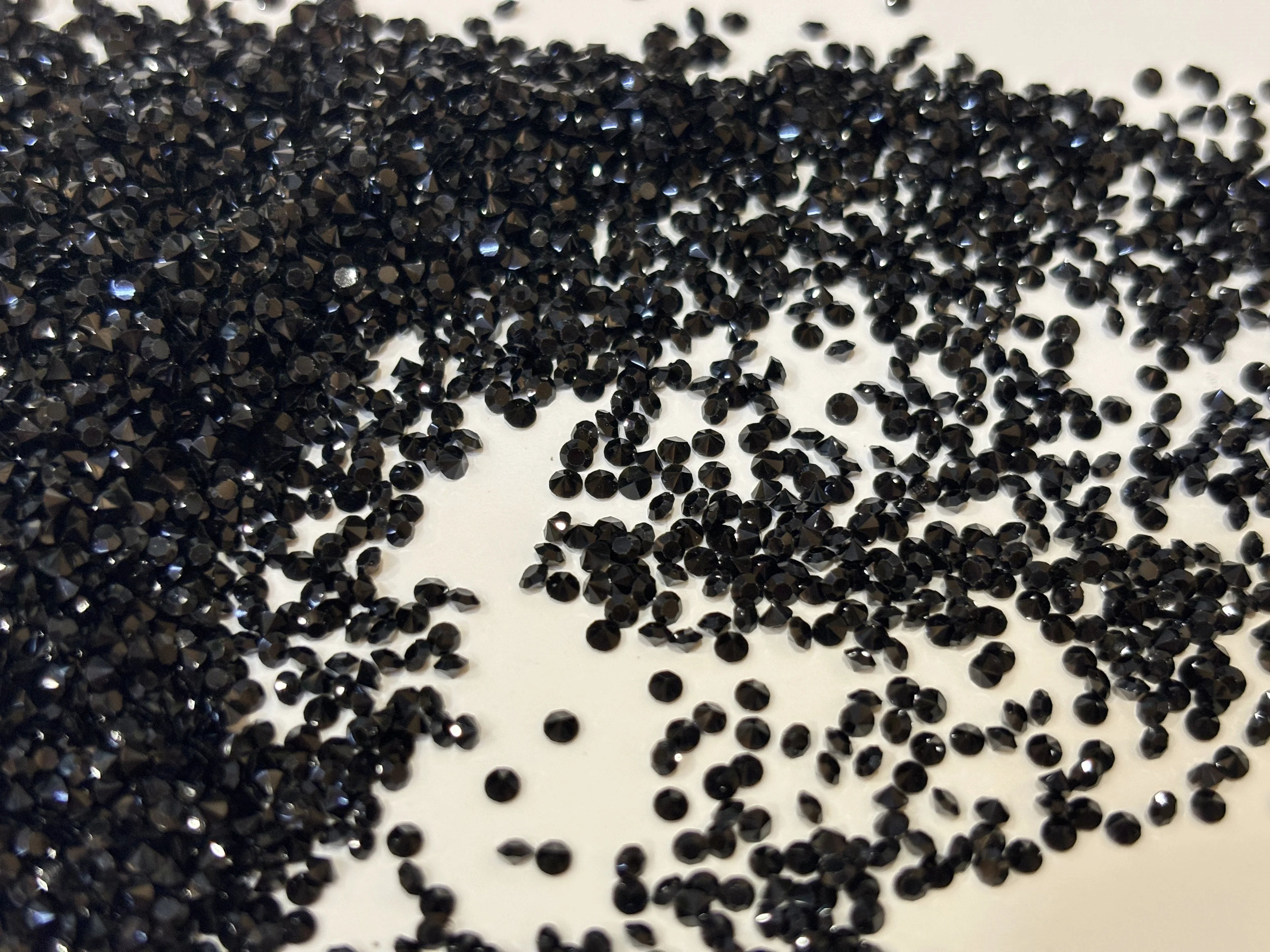 Custom Hot Round Clear Resin Crystal Rhinestones Loose Rhinestones for Nail Art Bags Crafts Pointback Rhinestone