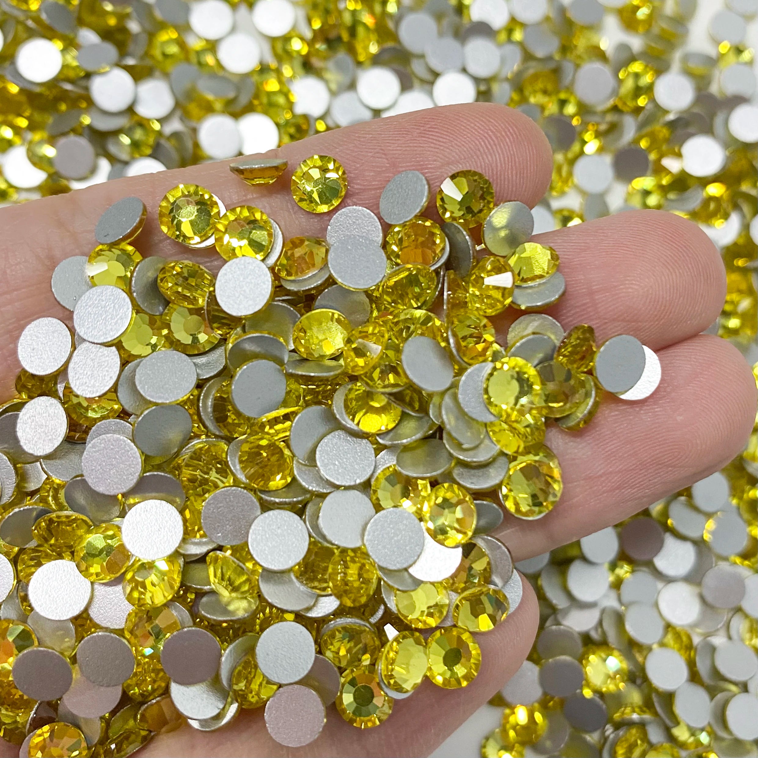 Wholesale High Quality Non Hotfix Rhinestone Diamond Strass Flatback Glass Crystal Rhinestones Bulk for Cloth DIY Crafts