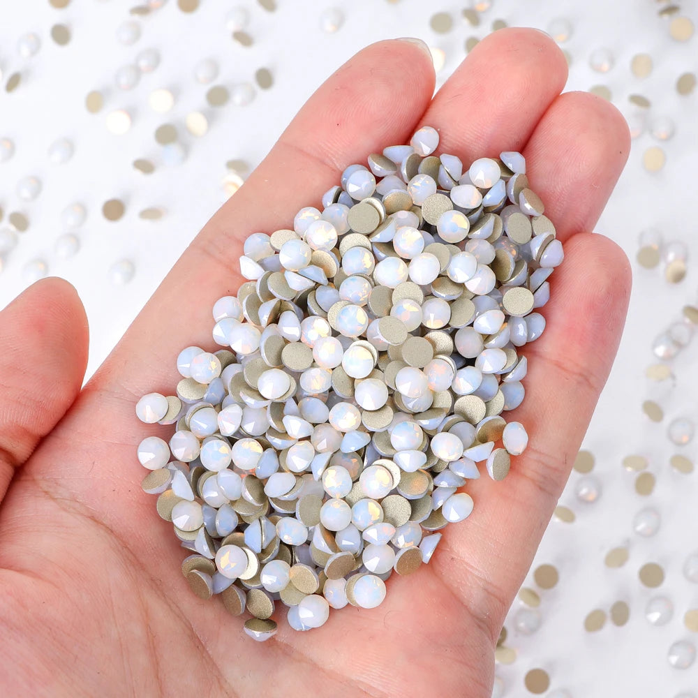 Wholesale 16 Cut Facets Nail Rhinestones Bulk Bling Glitter 2088 Crystal Non-Hotfix Flat Back Glass in Christmas Colors
