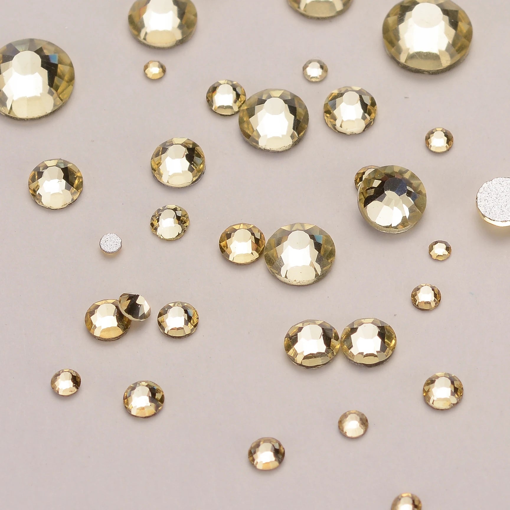 QIYI Rhinestone Mix Sizes Gems Charms Nail Art Rhinestones for Designs Flat Back Crystal High Quality Wholesale 3D Glass Silver