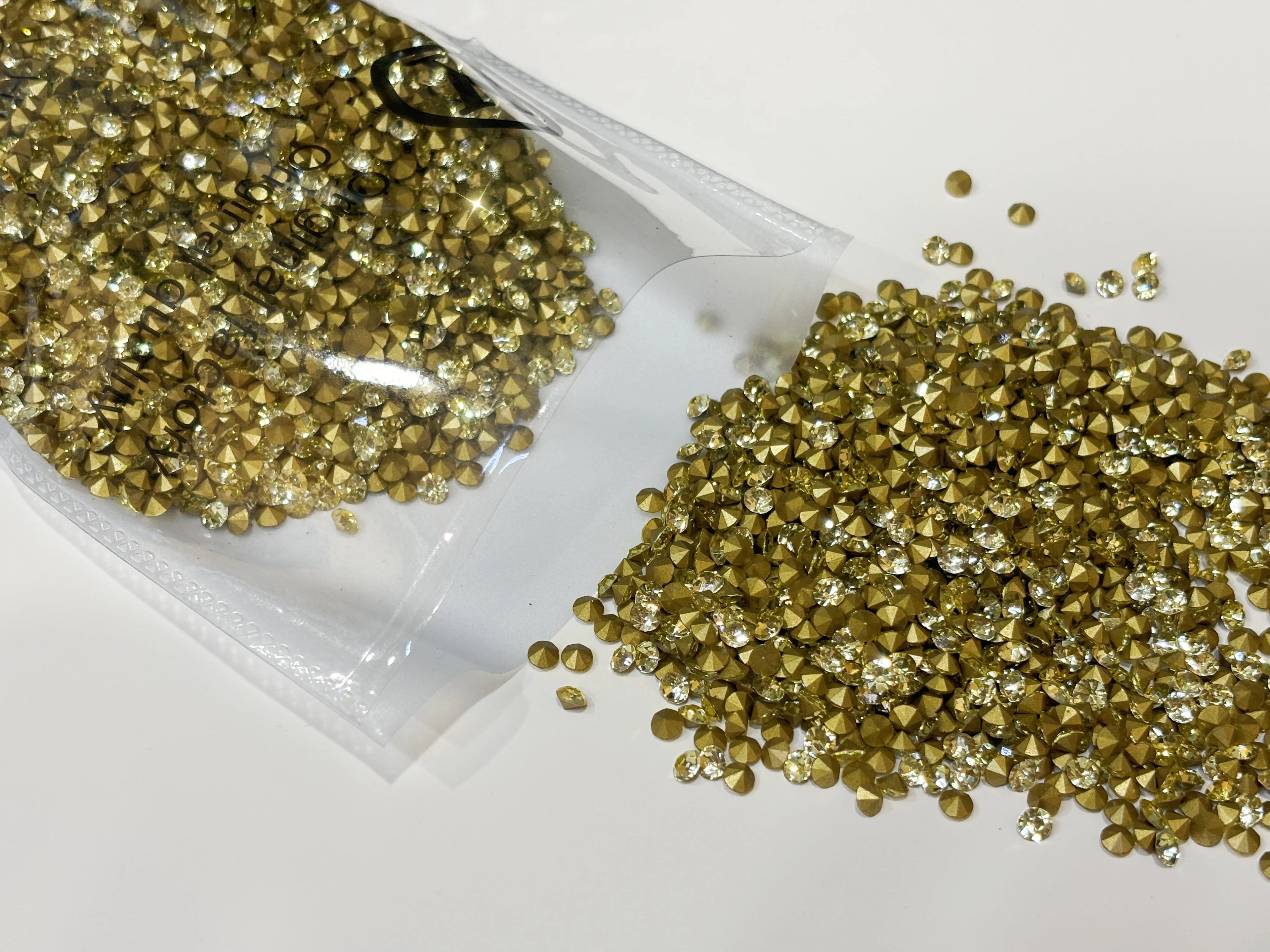 SS6-SS16 Round Glass Crystal Loose Rhinestones in Bulk for Bags and Clothing Decoration Rhinestone