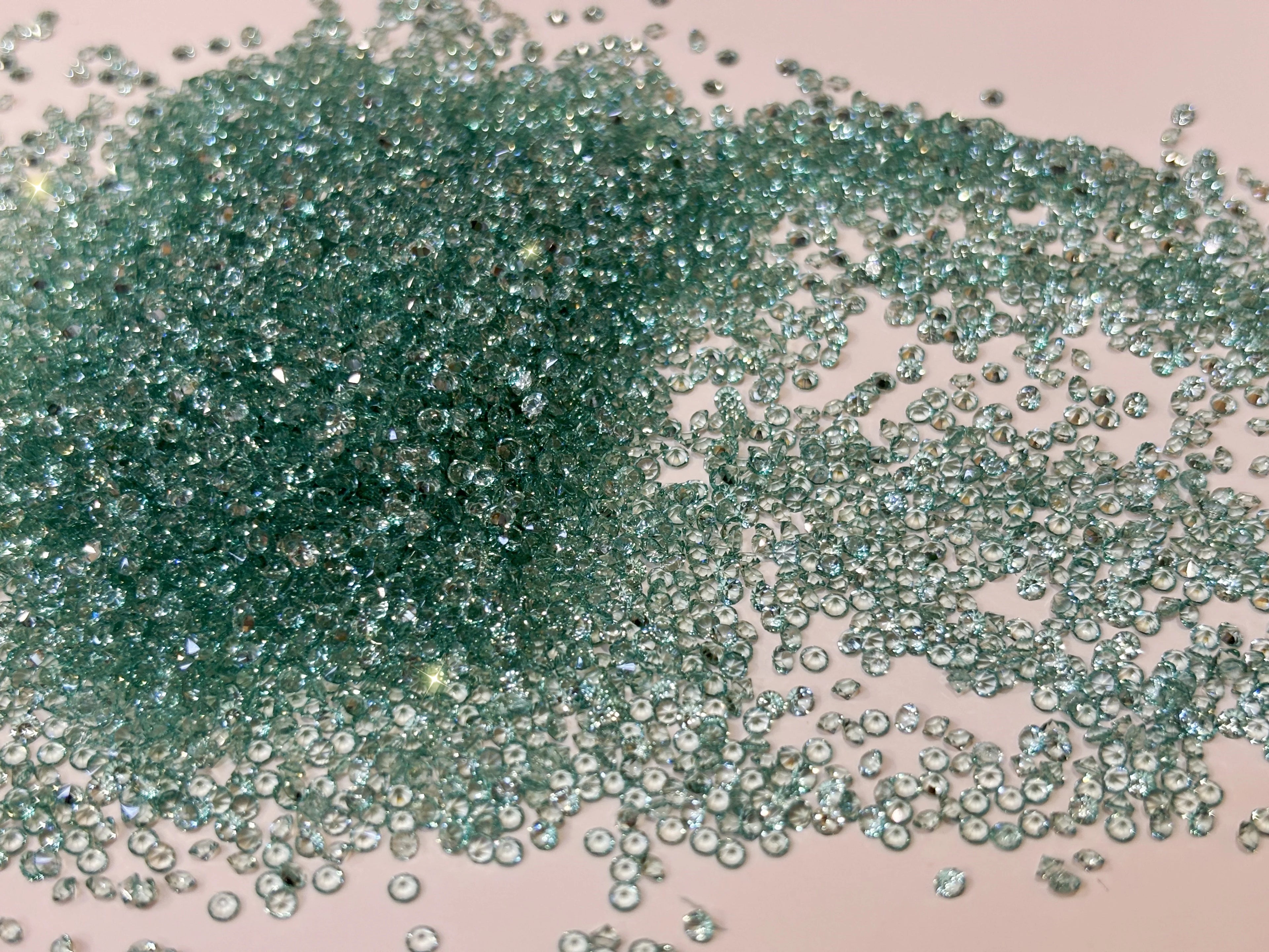 Custom Hot Round Clear Resin Crystal Rhinestones Loose Rhinestones for Nail Art Bags Crafts Pointback Rhinestone