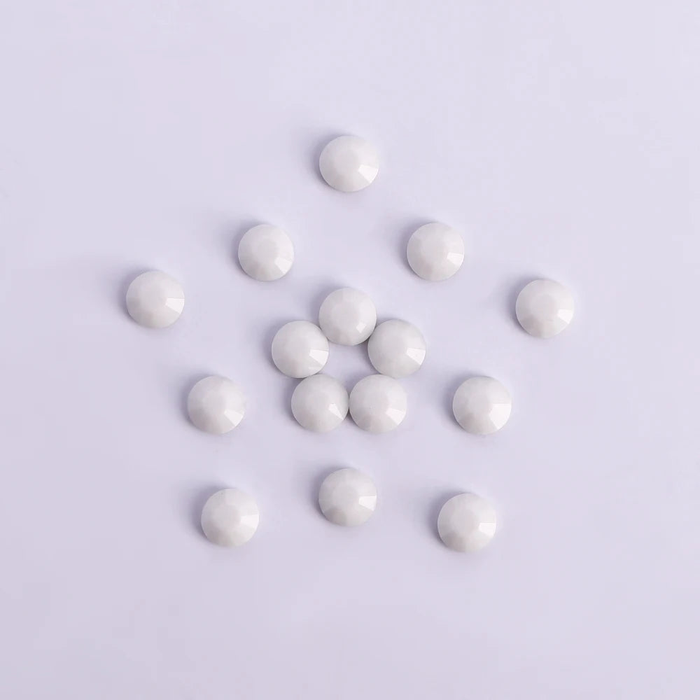 QIYI SS3 SS4 SS5 SS6 SS8 SS10 SS12 SS16 SS20 SS30 Porcelain White Flatback Glass Rhinestone Wholesale for Nail Decoration