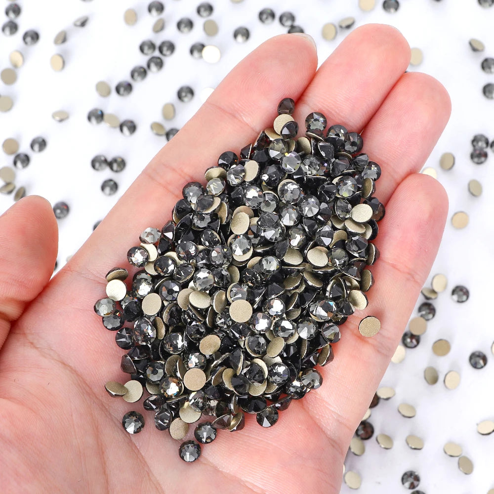 Wholesale 16 Cut Facets Nail Rhinestones Bulk Bling Glitter 2088 Crystal Non-Hotfix Flat Back Glass in Christmas Colors