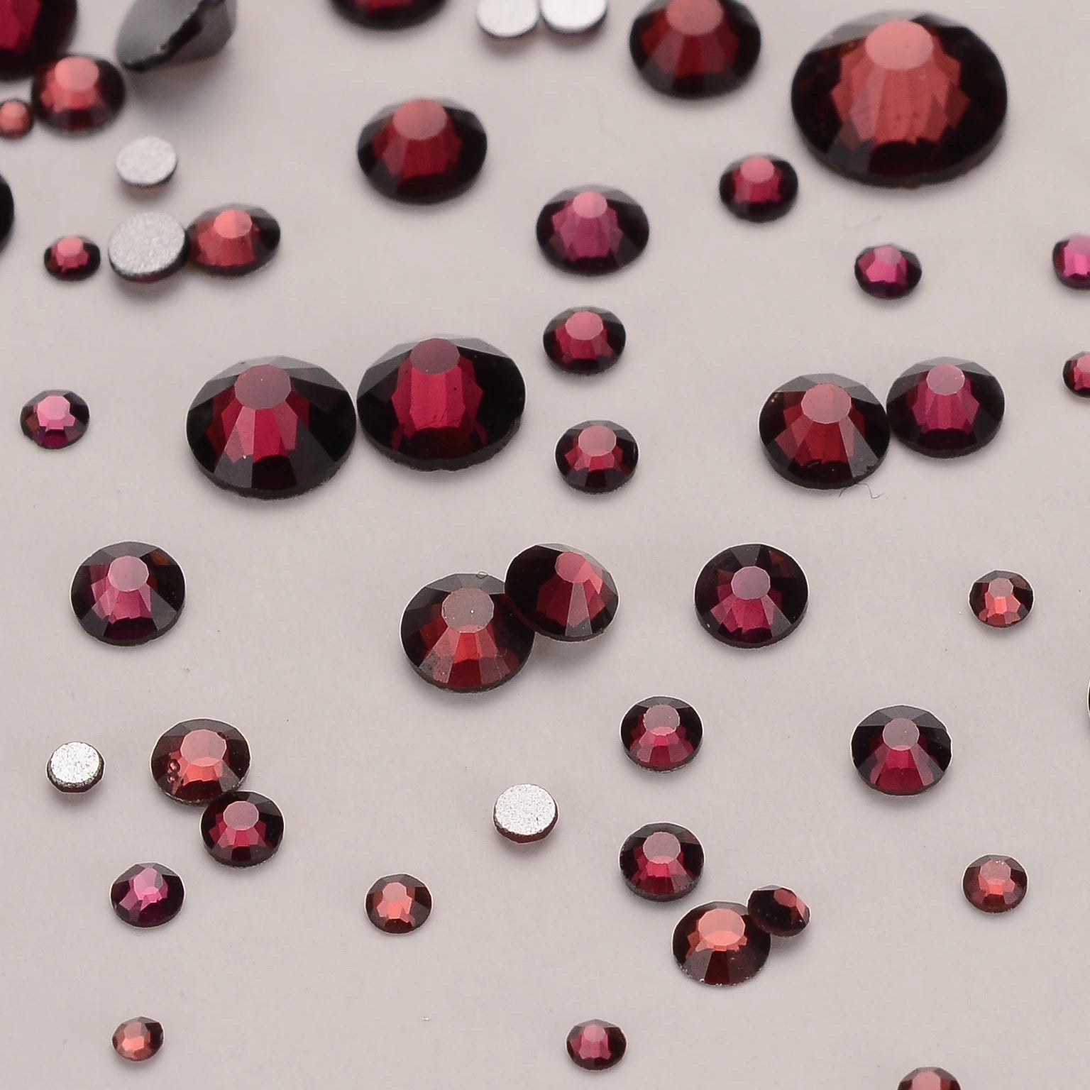 QIYI Rhinestone Mix Sizes Gems Charms Nail Art Rhinestones for Designs Flat Back Crystal High Quality Wholesale 3D Glass Silver