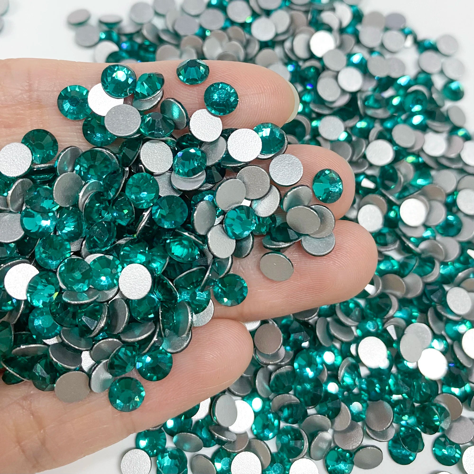 Factory Wholesale SS3-SS20 Rhinestones Colorful Non Hot-Fix Round Glitter Crystal Flatback Rhinestone 3D Nail Art Decorations