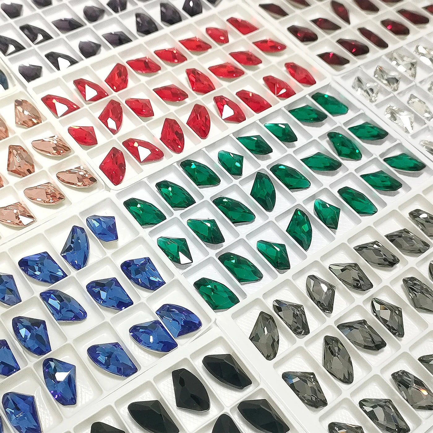 QIYI Factory Direct Wholesale Innovative Design New Arrival Premium Quality Trendy Design K9 Glass Point Back Rhinestone